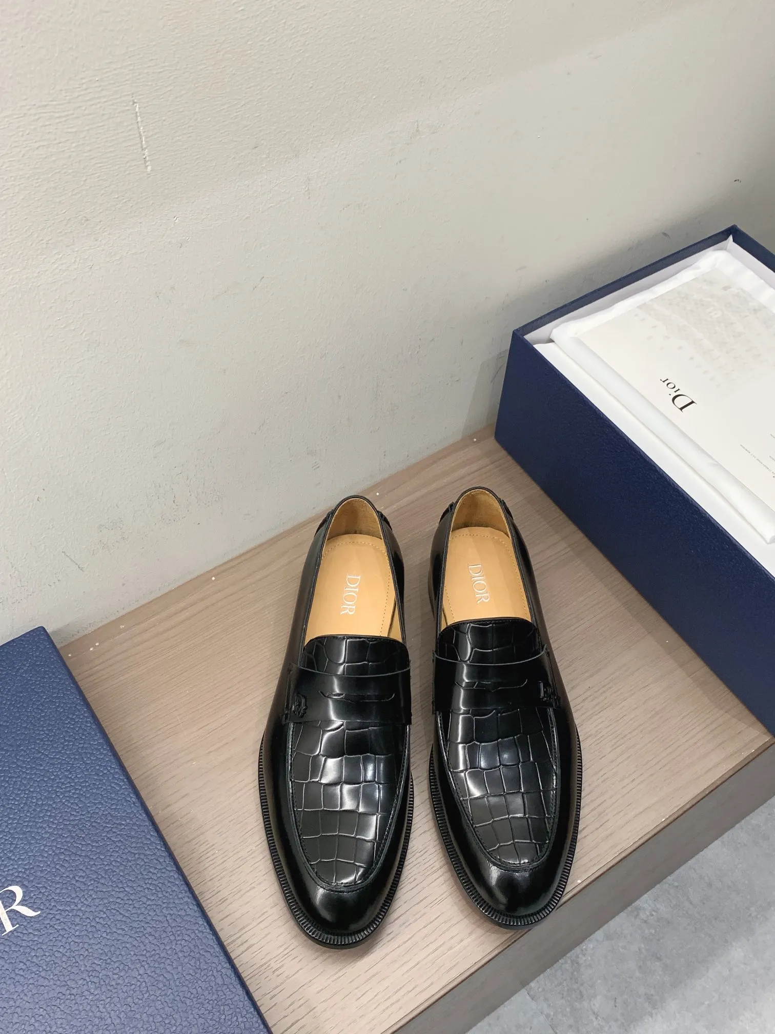 940💰 Dior high-end men's boutique casual leather shoes, imported cowhide upper, water-dyed cowhide lining, imported genuine leather outsole, perfect details, standard code 39-44 (38.45.46 customized, non-returnable and non-exchangeable),